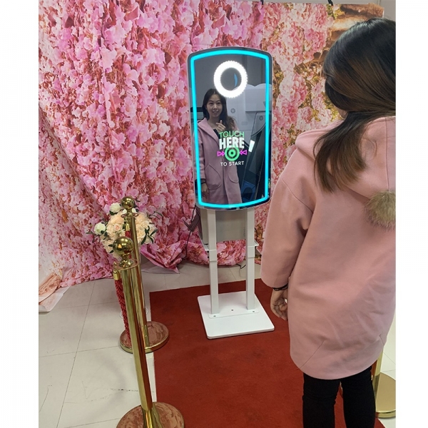 Beauty Mirror Booth