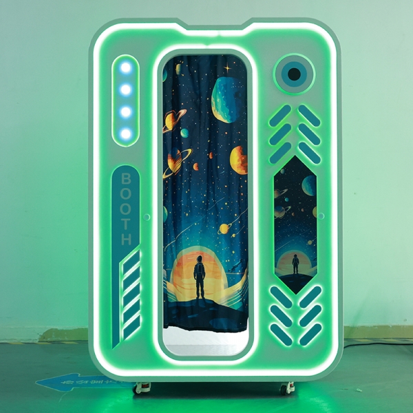 Enclosed Photobooths vs. Open-Air Models: Which Fits Your Event Better?
