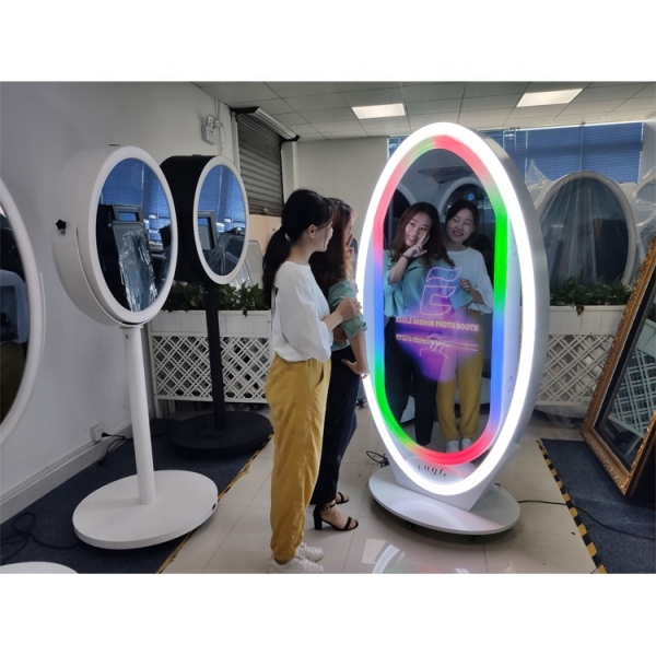 LED Screen Mirror Booth