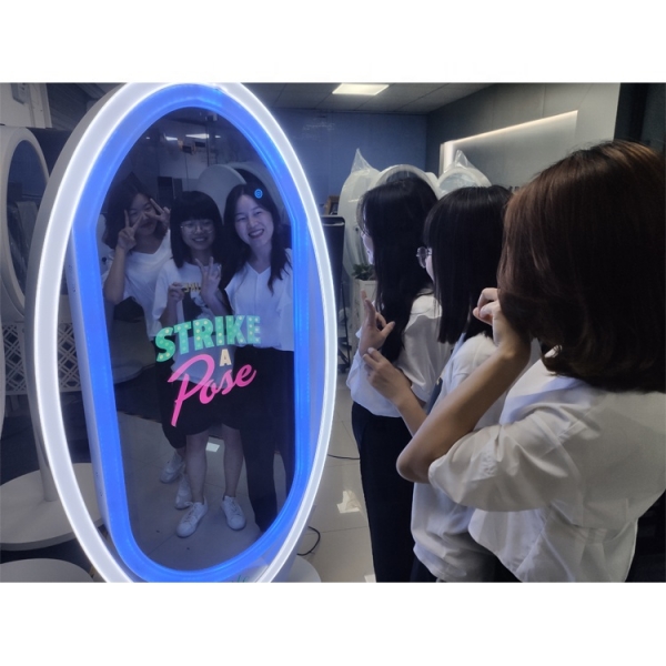 Circle Mirror Photo Booth